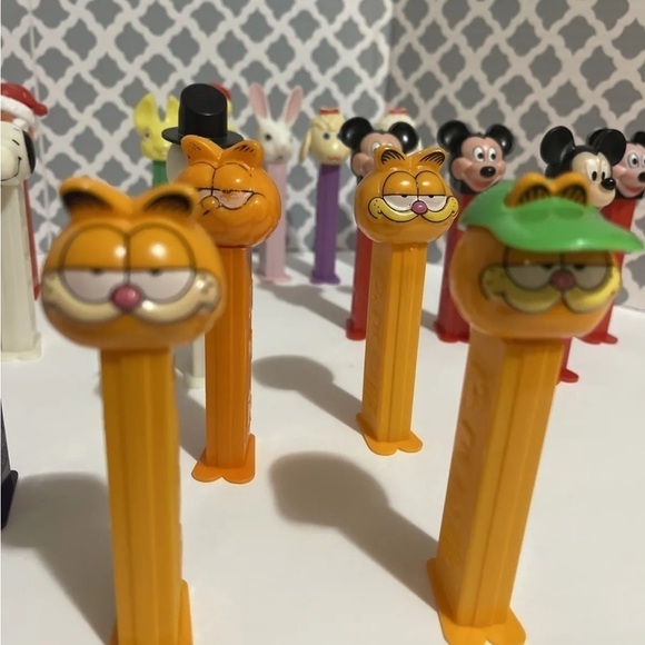 Vintage PEZ Candy Dispenser Collection: Lot of 27 - Picture 5 of 12